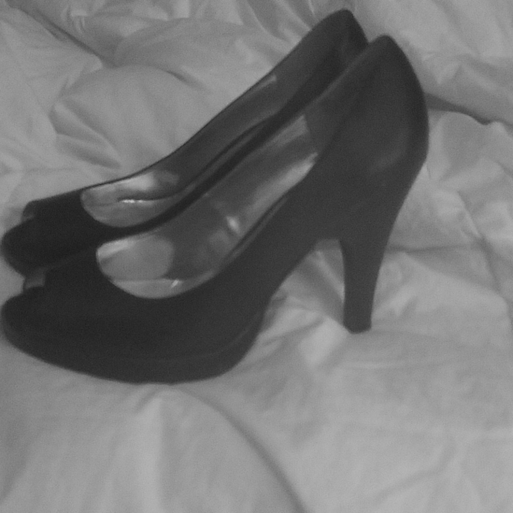 Open toe shoes